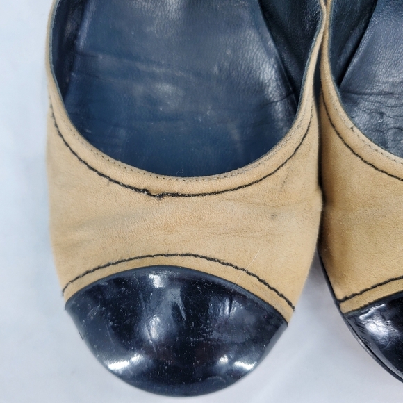 CHANEL tan and black Mary Jane flats 40 - Picture 9 of 16